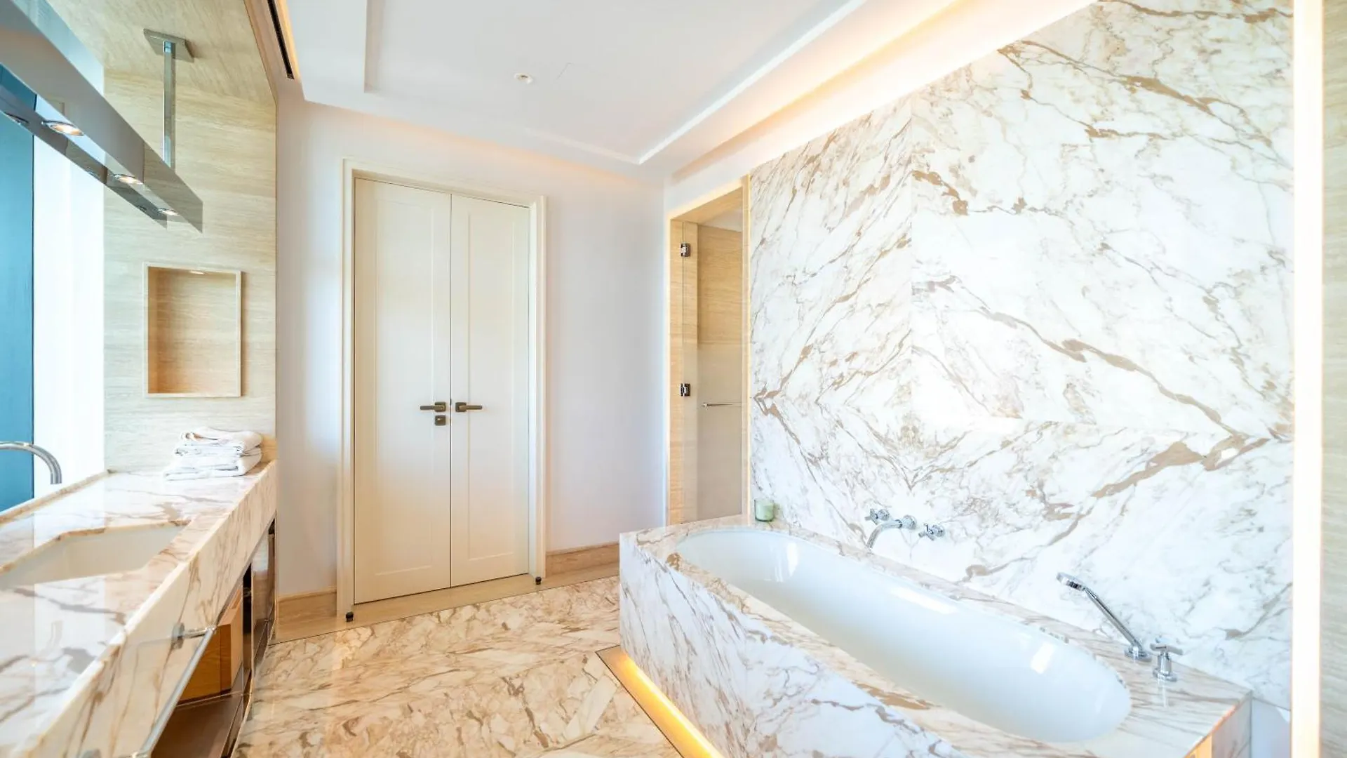 Lana By The Dorchester Collection - Glamorous Three Bedroom Apartment Dubai
