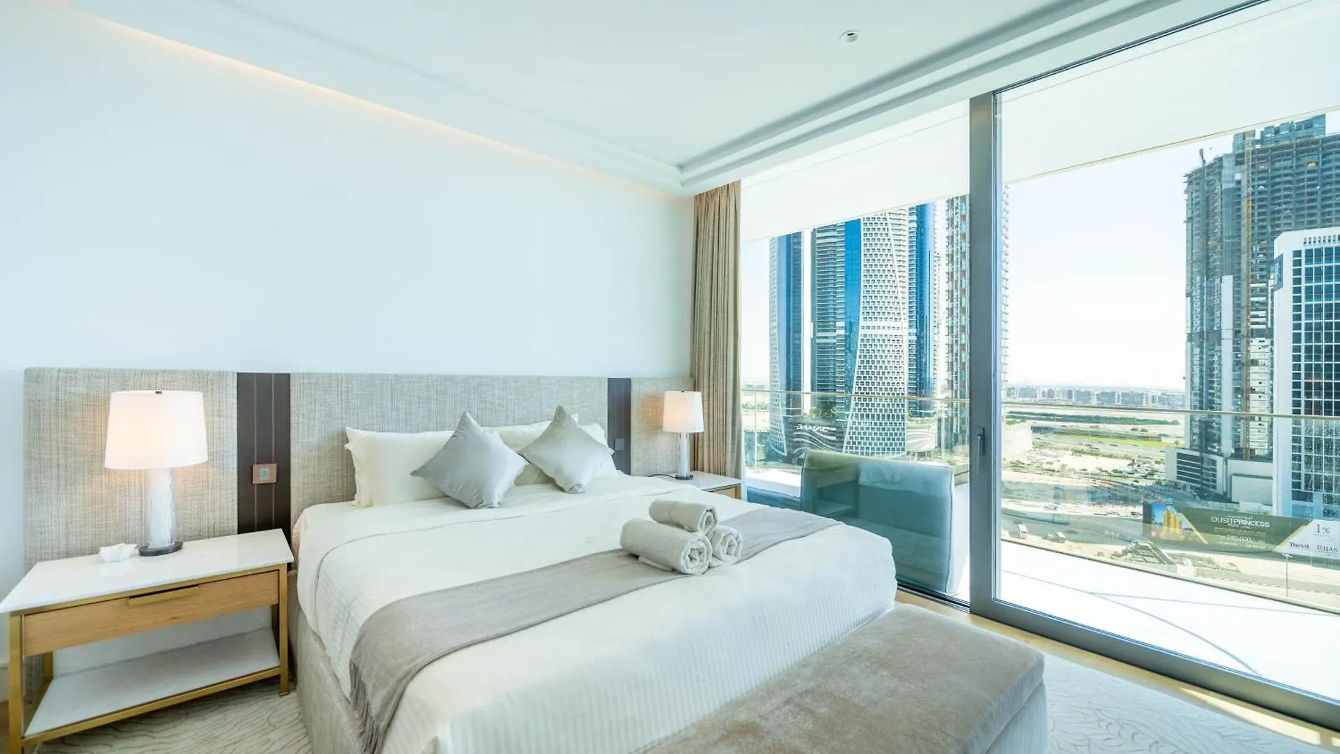 Lana By The Dorchester Collection - Glamorous Three Bedroom Apartment Dubai United Arab Emirates