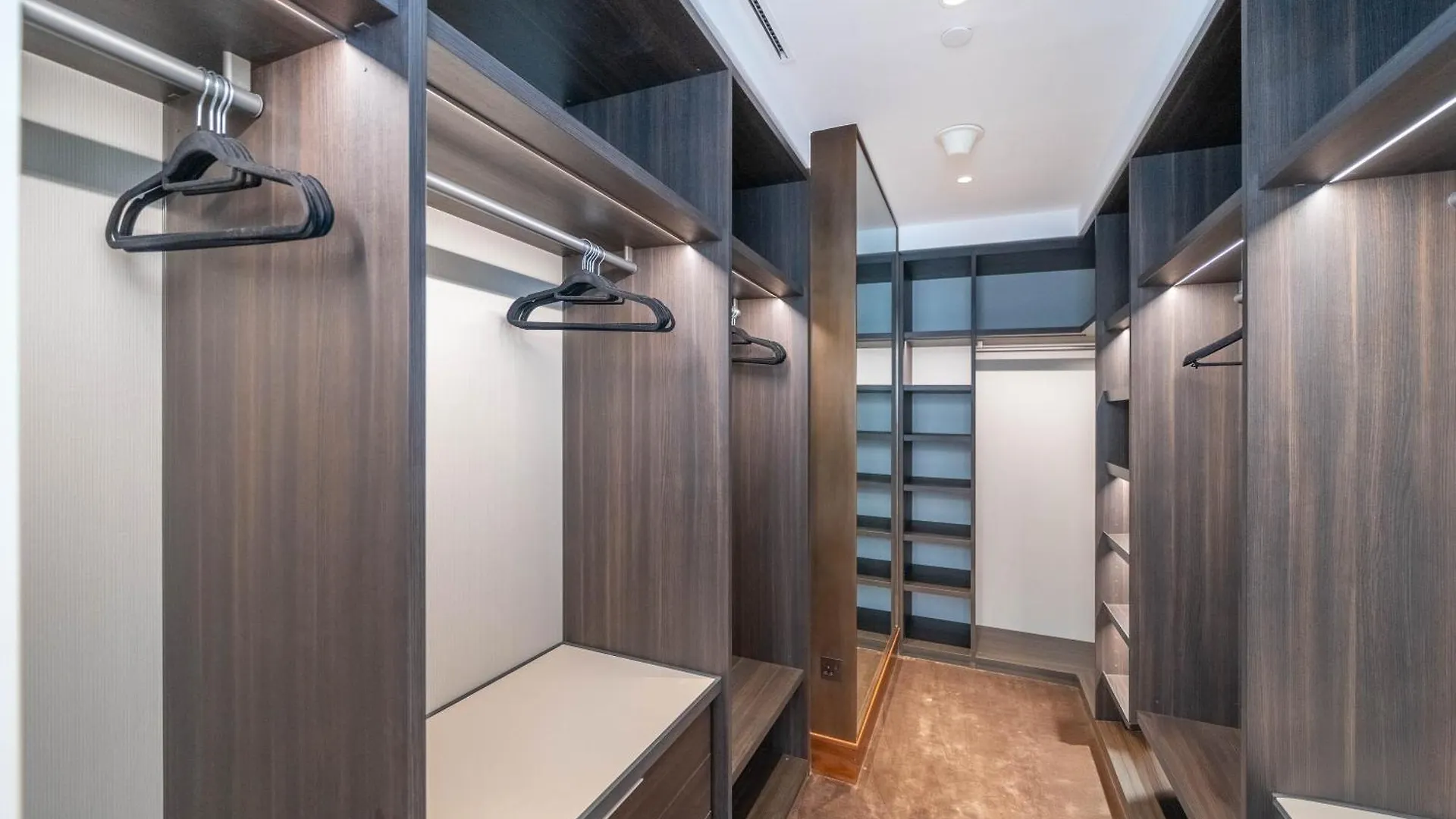 Lana By The Dorchester Collection - Glamorous Three Bedroom Apartment Dubai 0*,